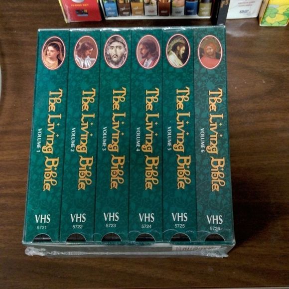8 for $20 The Living Bible: A Walk-Through the New Testament VHS Collection - Picture 2 of 3
